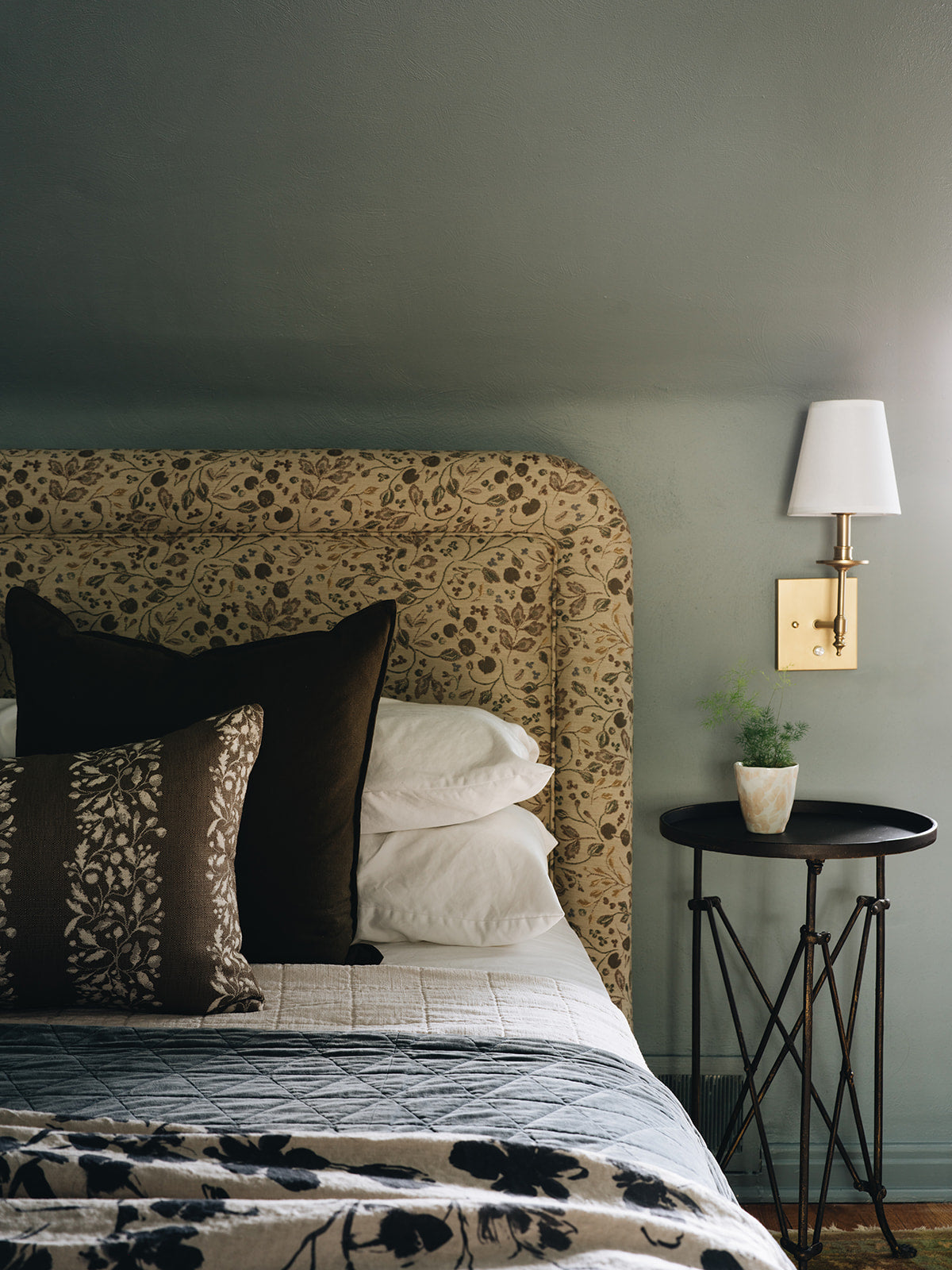 Knoll in Wheat Fabric Sample